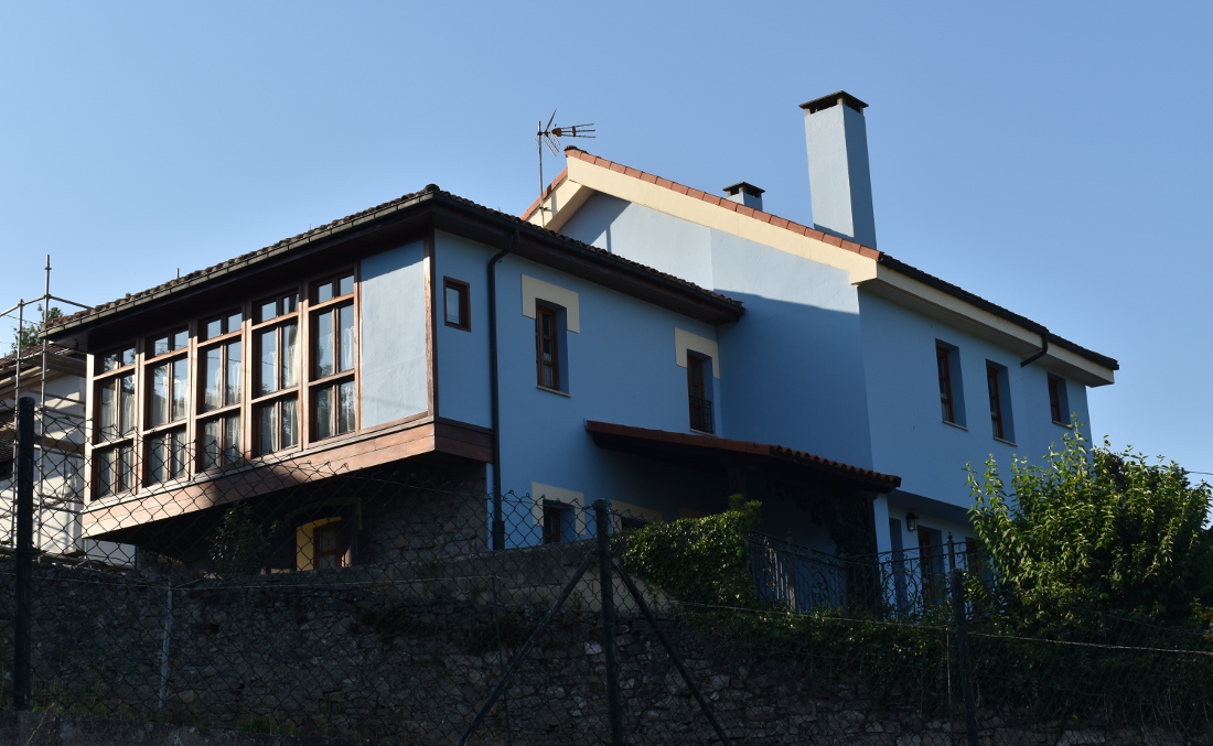 La Pumariega casa aldea Caces
